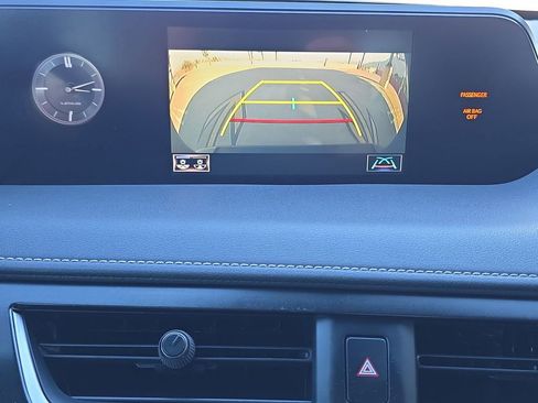 Used 2021 Lexus UX 200 Base image 15