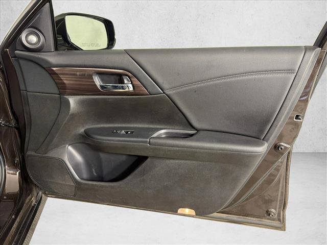 Used 2016 Honda Accord Touring image 16