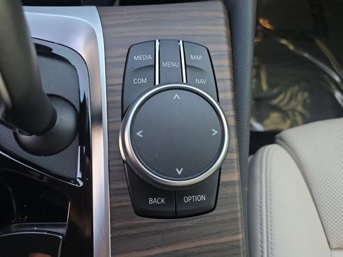 Used 2023 BMW 540i w/ Premium Package image 27