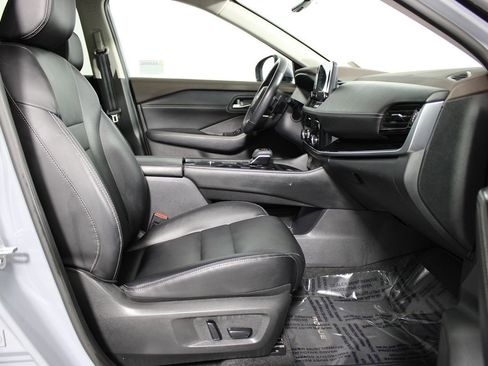 Used 2023 Nissan Rogue SL w/ SL Premium Package image 12