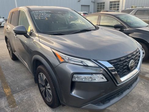 Used 2021 Nissan Rogue SV image 3