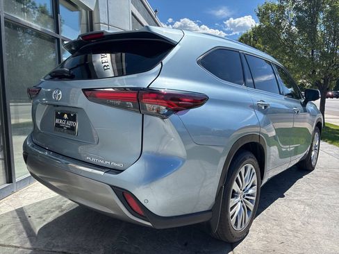 Used 2024 Toyota Highlander Platinum AWD/4WD image 5