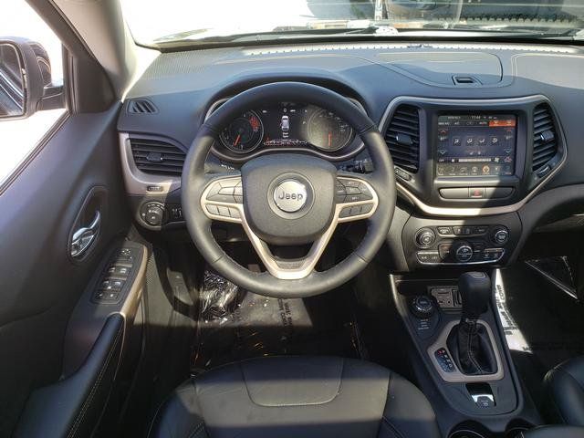 Used 2017 Jeep Cherokee Limited AWD/4WD image 16