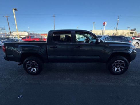 Used 2022 Toyota Tacoma SR AWD/4WD image 5