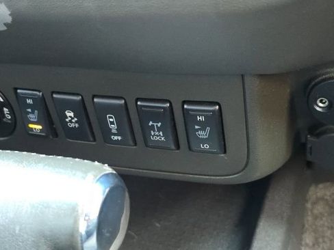 Used 2018 Nissan Frontier PRO-4X image 32