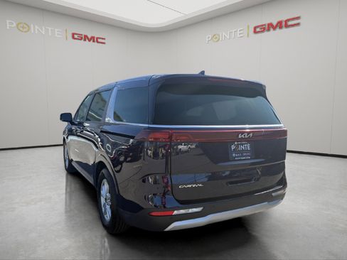 Used 2024 Kia Carnival LX FWD image 5