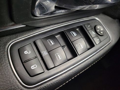 Used 2016 RAM 1500 Laramie w/ Convenience Group AWD/4WD image 27