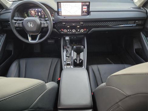 Used 2023 Honda Accord Touring image 11