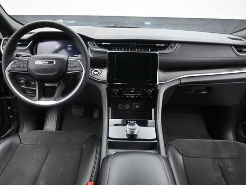 Used 2024 Jeep Grand Cherokee Altitude image 12