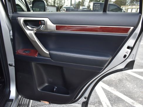 Used 2015 Lexus GX 460 image 40