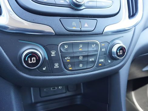 Used 2024 Chevrolet Equinox LT FWD image 16