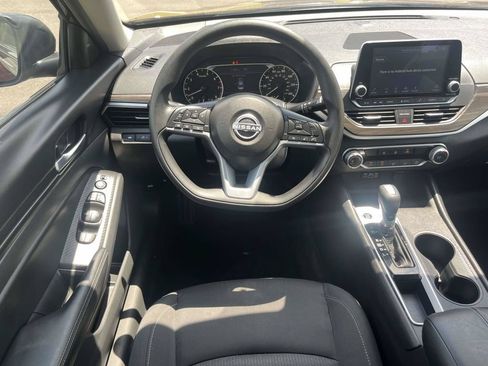 Used 2025 Nissan Altima 2.5 SV FWD image 13