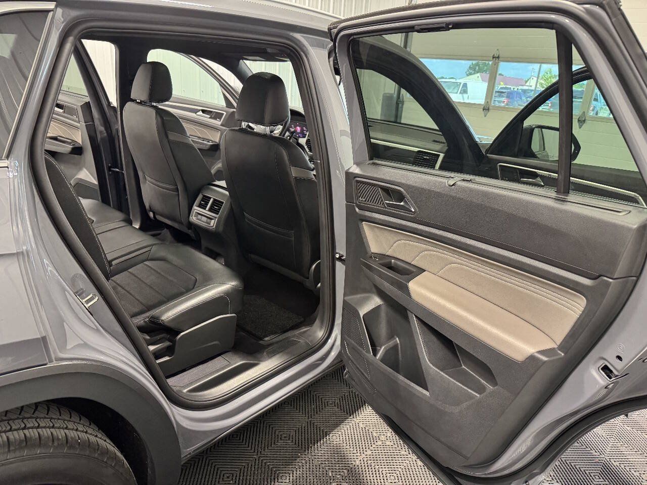 Used 2021 Volkswagen Atlas Cross Sport SEL Premium R-Line w/ Cross Sport MDO Package AWD/4WD image 23