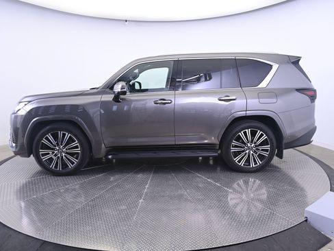 Used 2026 Lexus LX 700h Luxury AWD/4WD image 2