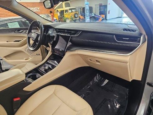 Used 2021 Jeep Grand Cherokee L Limited RWD image 11