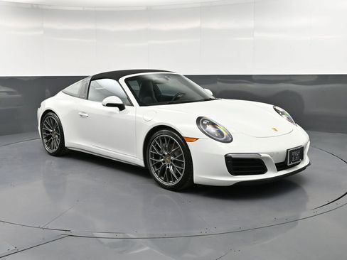 Certified 2019 Porsche 911 Targa 4 AWD/4WD image 10