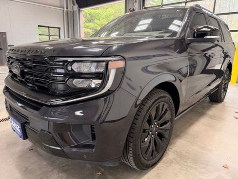 Used 2025 Ford Expedition Platinum w/ Stealth Appearance Package AWD/4WD image 4