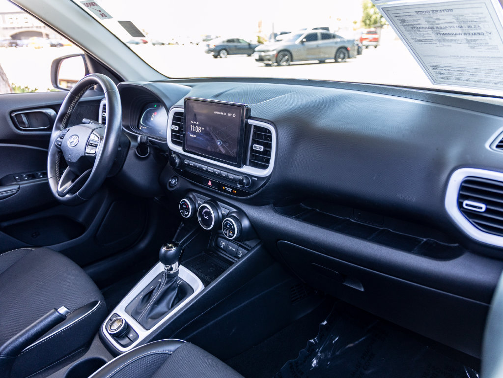 Used 2024 Hyundai Venue Limited FWD image 30