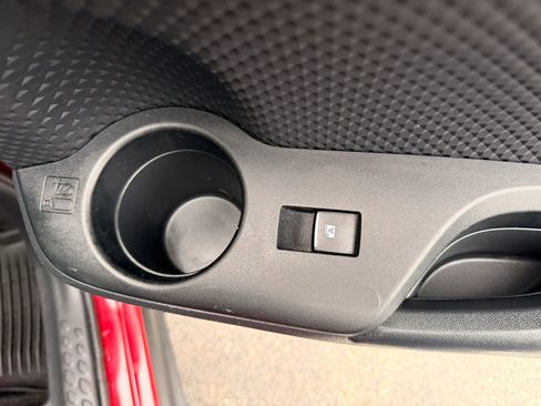 Used 2018 Toyota C-HR XLE FWD image 24