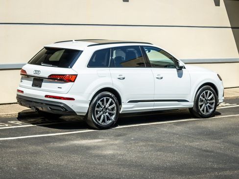 Used 2023 Audi Q7 2.0T Premium Plus w/ Premium Plus Package AWD/4WD image 8