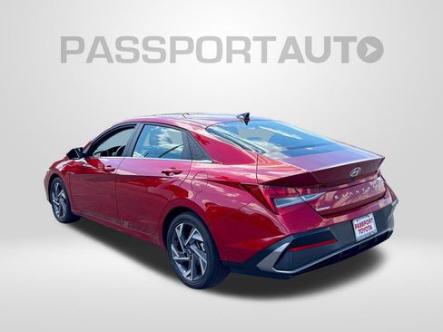 Used 2025 Hyundai Elantra SEL FWD image 4