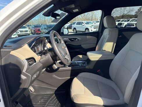 Used 2022 Chevrolet Traverse LT image 9