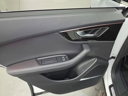 Used 2023 Audi Q8 Prestige AWD/4WD image 25
