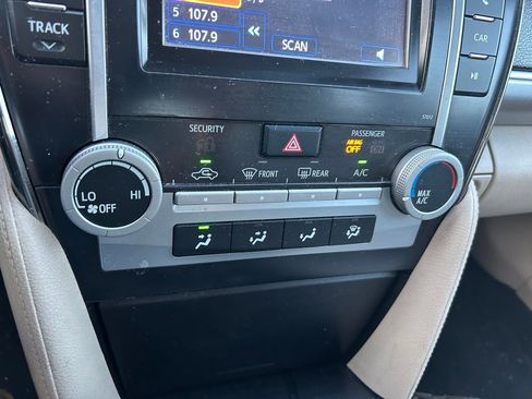 Used 2012 Toyota Camry LE FWD image 25