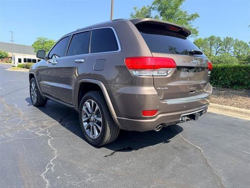 Used 2017 Jeep Grand Cherokee Overland AWD/4WD image 3