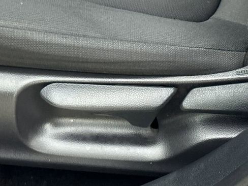 Used 2021 Toyota Corolla LE image 20