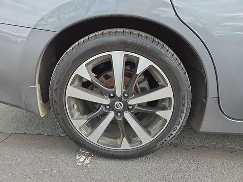 Used 2018 Nissan Altima 2.5 SR FWD image 12