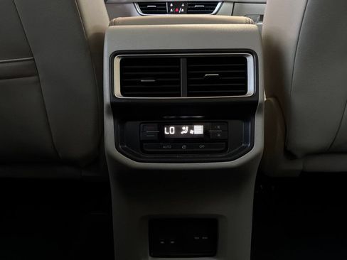 Used 2026 Volkswagen Atlas SE FWD image 14