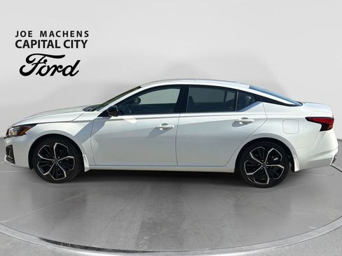 Used 2023 Nissan Altima 2.5 SR FWD image 8