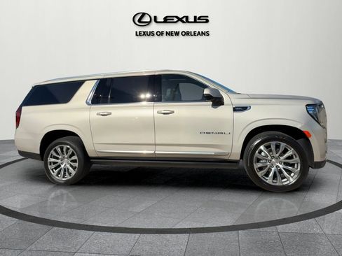 Used 2023 GMC Yukon XL Denali image 13