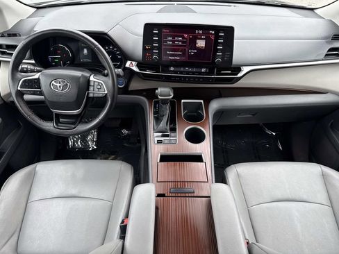 Used 2023 Toyota Sienna XLE image 16
