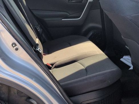 Used 2021 Toyota RAV4 LE AWD/4WD image 25