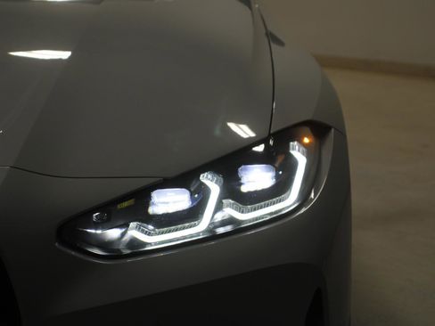 Used 2021 BMW M4 Competition w/ M Carbon Exterior Package RWD image 30