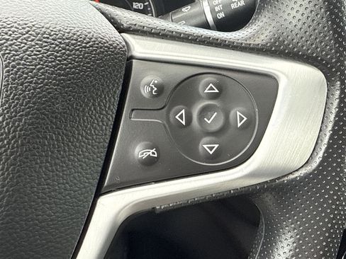 Used 2023 GMC Acadia SLE image 17