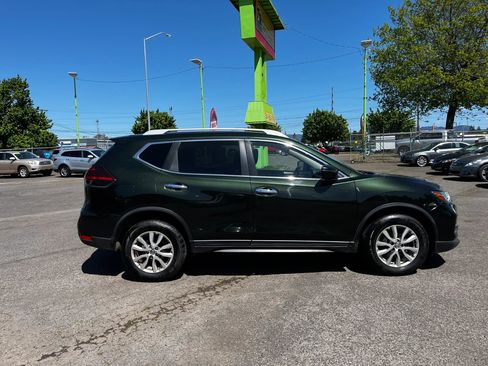Used 2019 Nissan Rogue SV AWD/4WD image 2