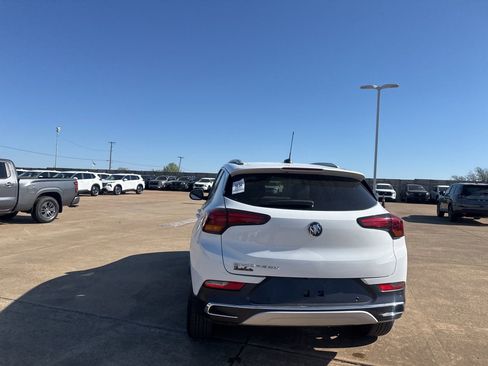 Used 2022 Buick Encore GX Essence w/ Advanced Technology Package image 17