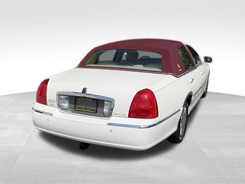 Used 2004 Lincoln Town Car Ultimate RWD image 28