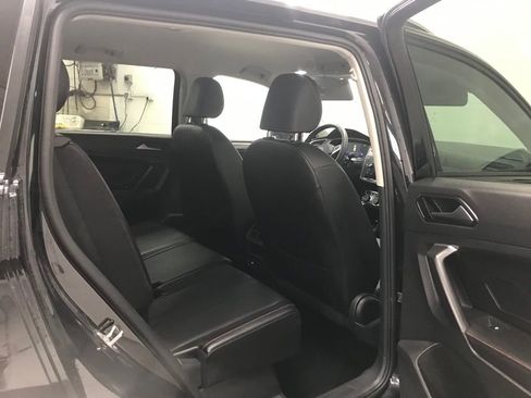 Used 2024 Volkswagen Tiguan SE image 32