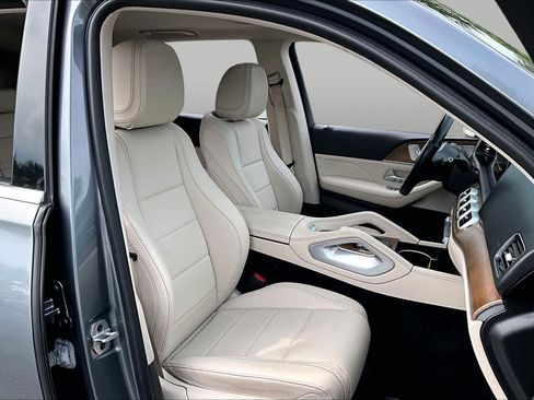 Used 2022 Mercedes-Benz GLE 350 4MATIC w/ Premium Package image 9