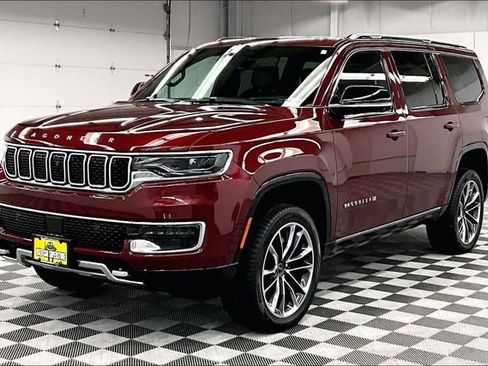 Used 2025 Jeep Wagoneer Series III w/ Premium Group I AWD/4WD image 11