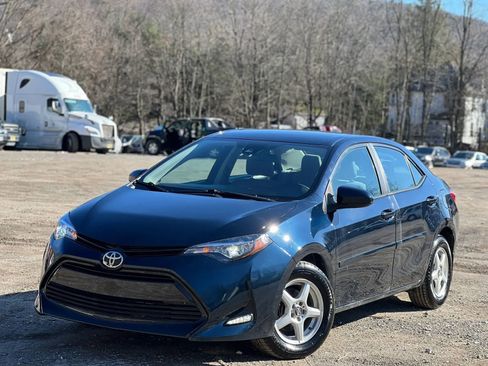 Used 2019 Toyota Corolla LE FWD image 2
