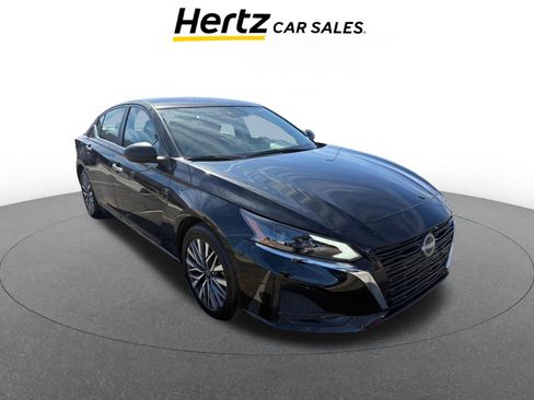 Used 2025 Nissan Altima 2.5 SV image 1