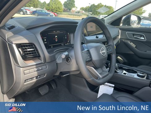 New 2025 Nissan Rogue Platinum w/ Tech Package image 6