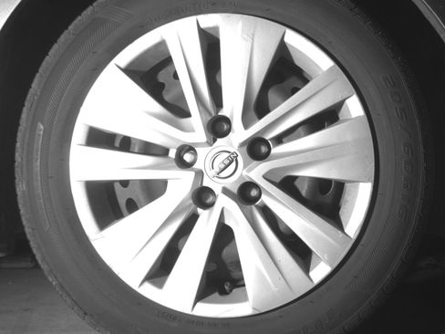 Used 2025 Nissan Sentra S image 13