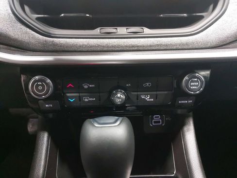 Used 2025 Jeep Compass Latitude image 20