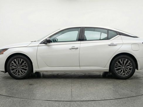 Used 2025 Nissan Altima 2.5 SV FWD image 5